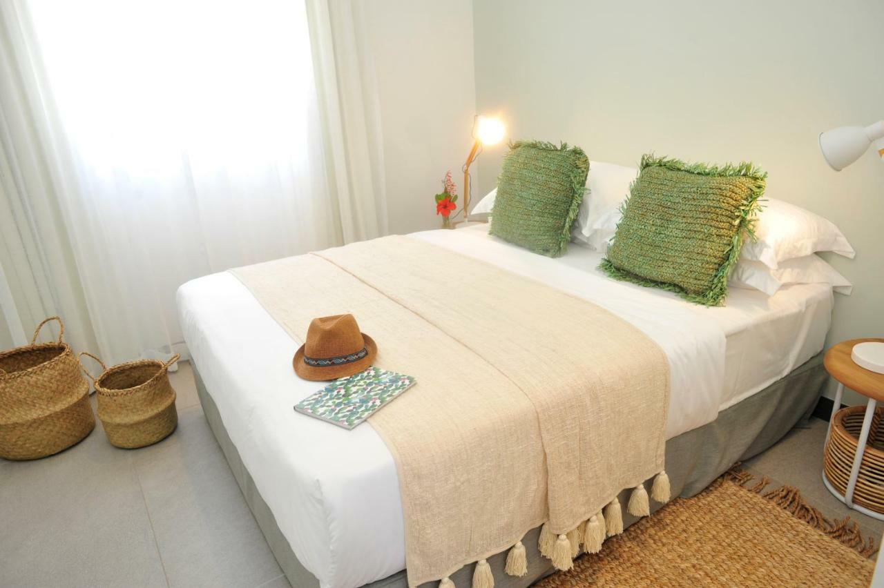 Obiches Luxury Beachfront Apartment Trou-Aux-Biches Exterior photo